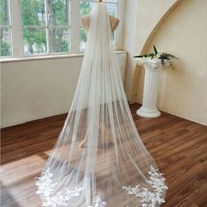 Elegant White Bridal Veil with Floral Embroidery